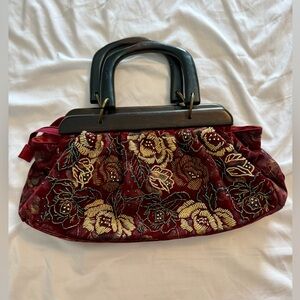 Vintage Elegant Floral Embroidered Handbag with Wood Handles